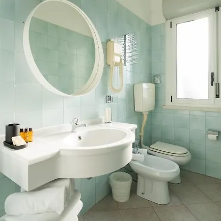 Szálloda Adriatica Con Piscina Riccione