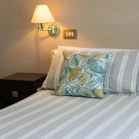 Otel Adriatica Con Piscina Riccione