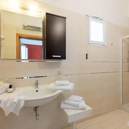 Hotel Adriatica Con Piscina Hotel 3*