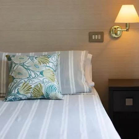 Otel Adriatica Con Piscina Riccione