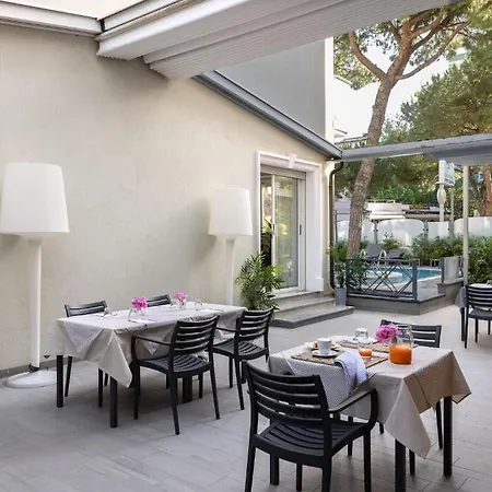 Adriatica Con Piscina Szálloda