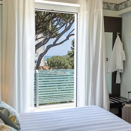 Adriatica Con Piscina Otel Riccione