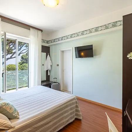 Adriatica Con Piscina ריצ'יונה