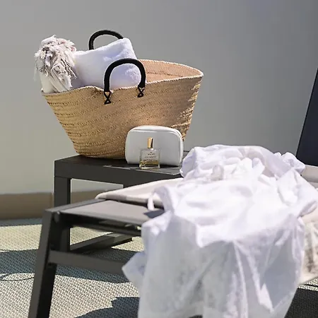 Adriatica Con Piscina מלון