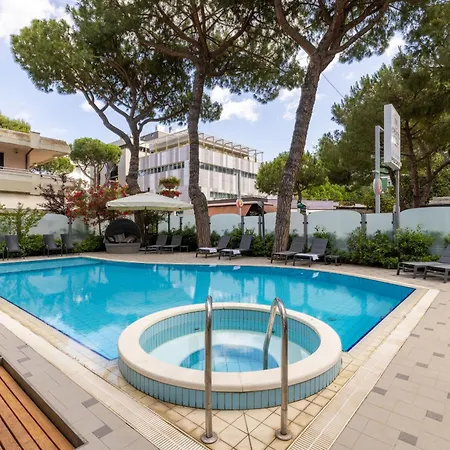 Hotel Adriatica Con Piscina 3*