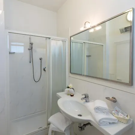 Hotel Adriatica Con Piscina